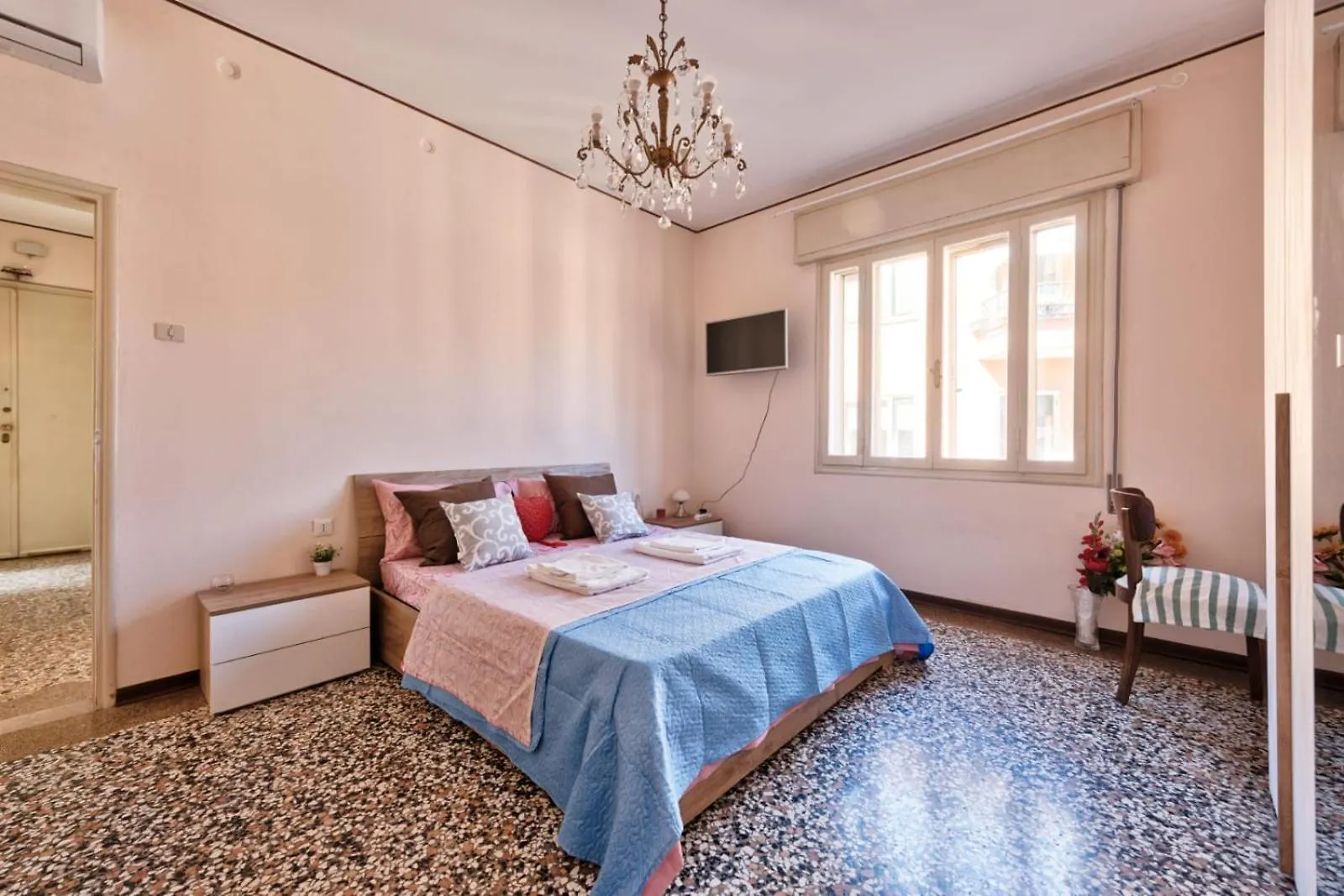 2 Bedroom Apartment Mestre Train Station Venice Italy