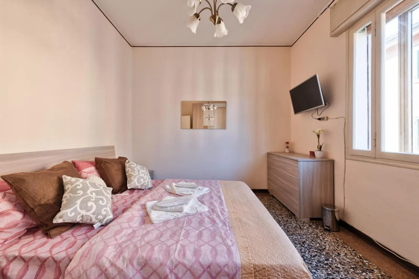 2 Bedroom Apartment Mestre Train Station Venice