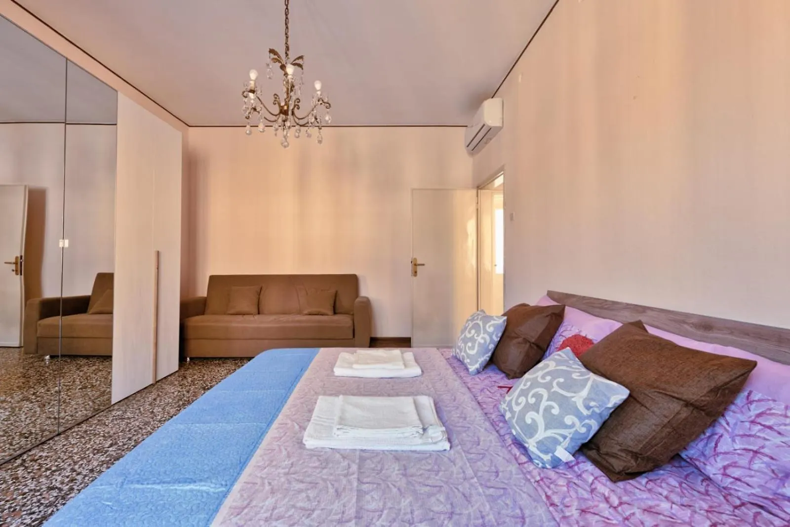 2 Bedroom Apartment Mestre Train Station Venice